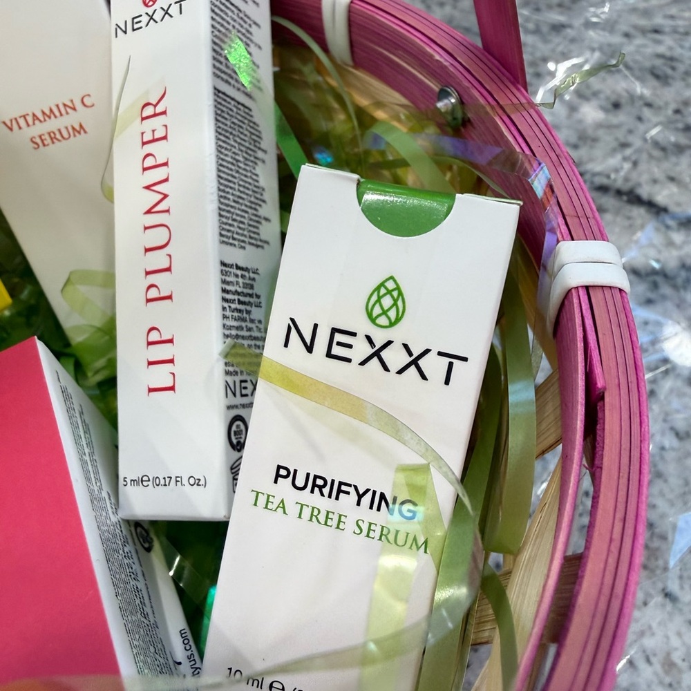 $189 Retail Gift Basket - Picture 4 of 10